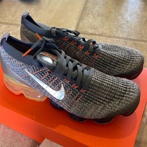 Men’s Nike Air Vapormax Flyknit Dark grey total orange, 10.5, used, no box